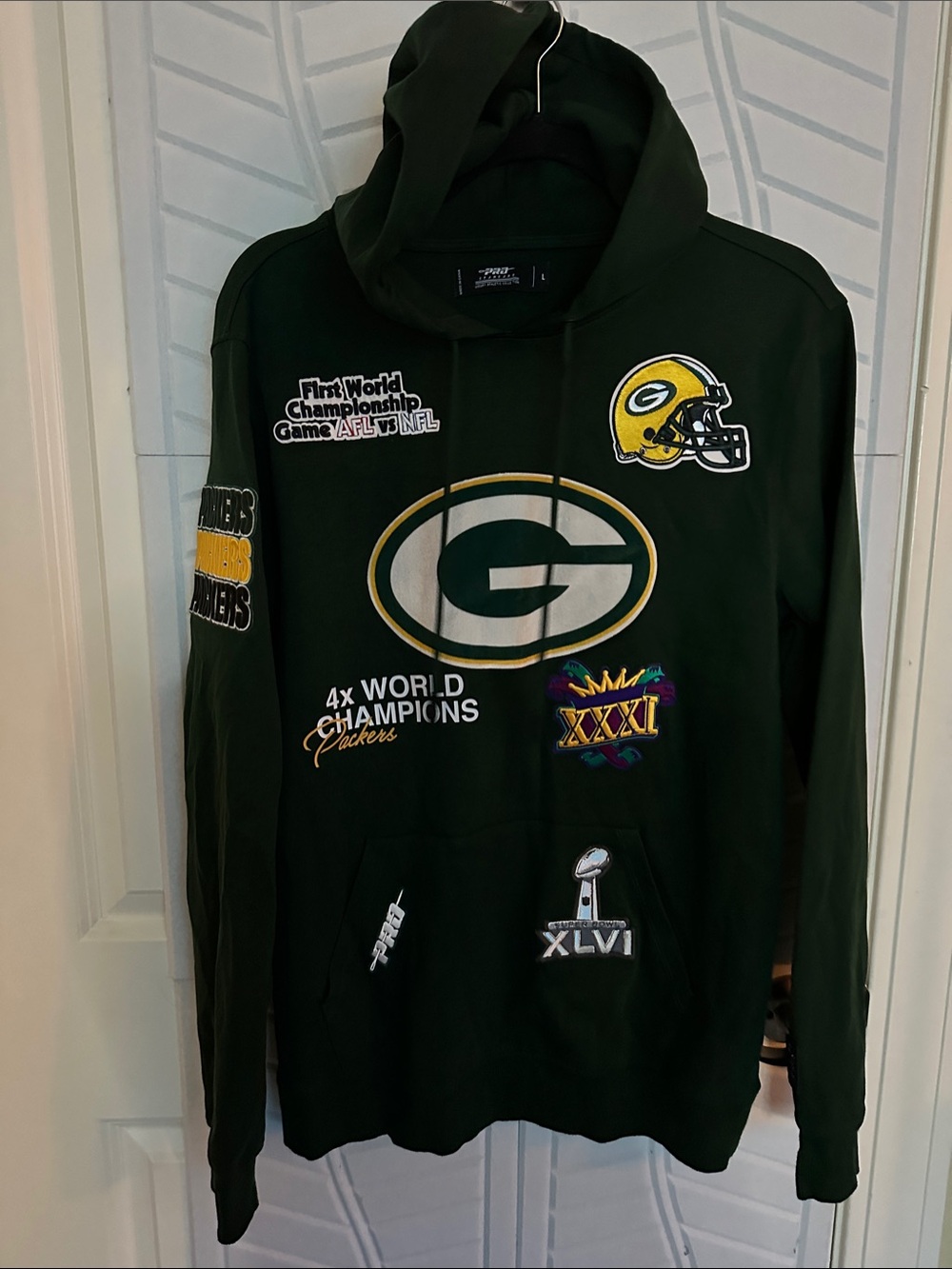 Green Bay Packers Dark Green Pullover Hoodie - Official Team Logo